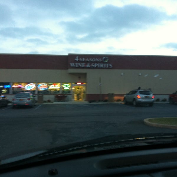 Four Seasons Plaza Newark, DE