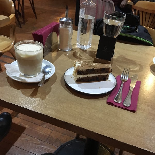 Das Foto wurde bei zurzum cafe // цурцум кафе von Zariel 2. am 11/24/2018 aufgenommen