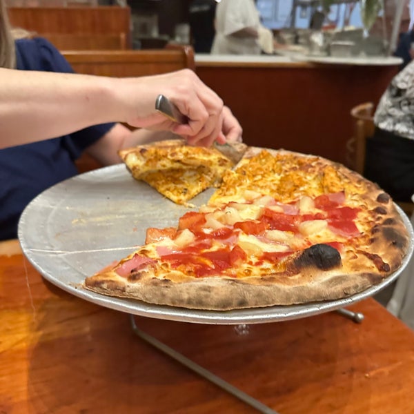 Photo taken at John&#39;s Pizzeria by Vint L. on 5/18/2023