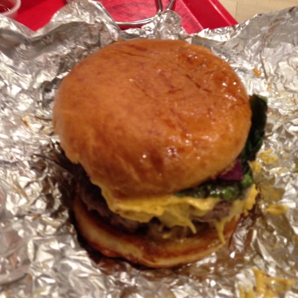 2/1/2014にGary B.がF. Ottomanelli Burgers and Belgian Friesで撮った写真