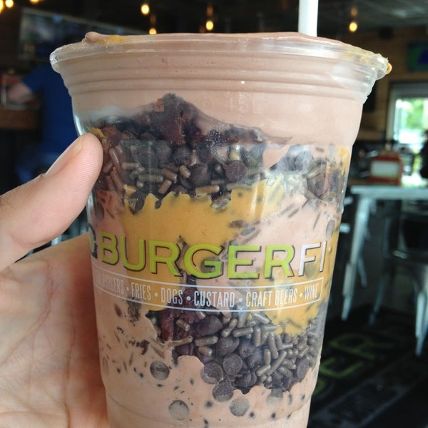 3/9/2013 tarihinde miamismziyaretçi tarafından BurgerFi'de çekilen fotoğraf