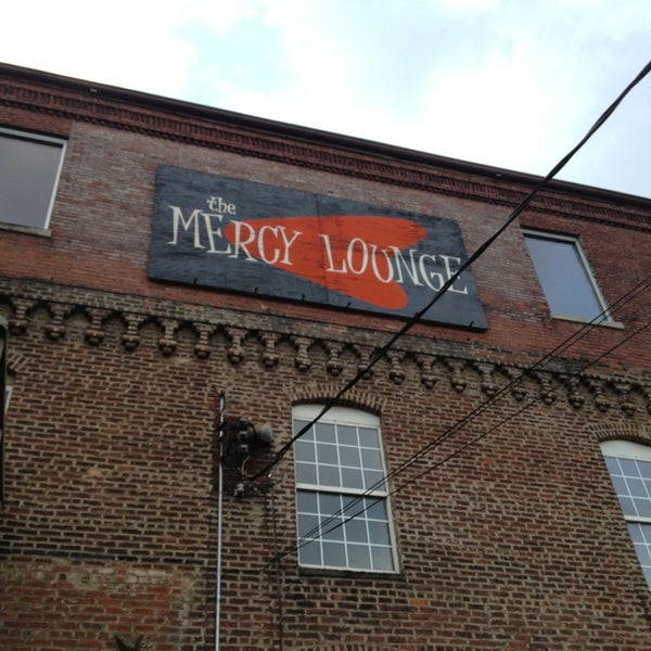 5/19/2013 tarihinde Stuart R.ziyaretçi tarafından Mercy Lounge'de çekilen fotoğraf