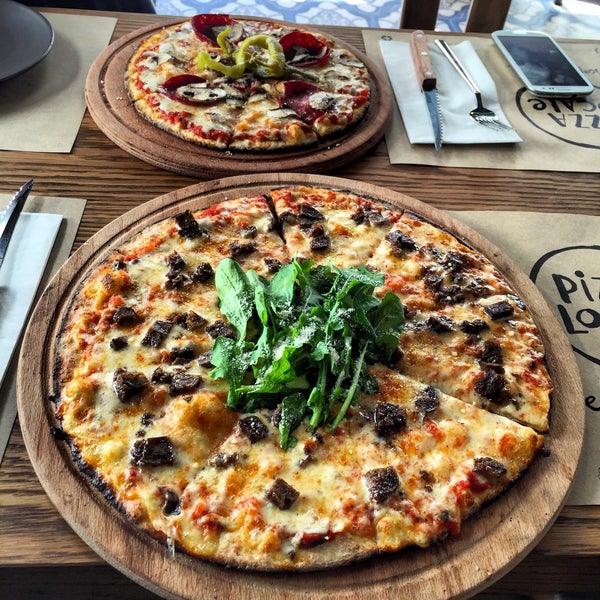 10/27/2015 tarihinde Nihan G.ziyaretçi tarafından Pizza Locale'de çekilen fotoğraf
