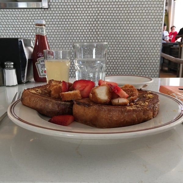 Awesome bull's eye French toast (egg in a whole served with cutlet chicken) - great atmosphere, service and menu options!