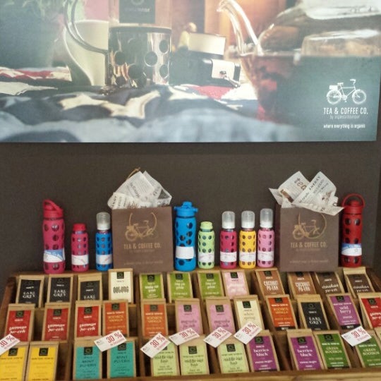 6/18/2013에 Billy N.님이 Tea &amp; Coffee Co. by Organica Boutique에서 찍은 사진