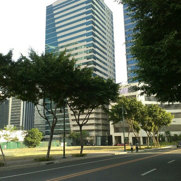 Туристы в сеуле. Гуйянский международный финансовый центр. Global place. Сеул корея дороги. Global place.