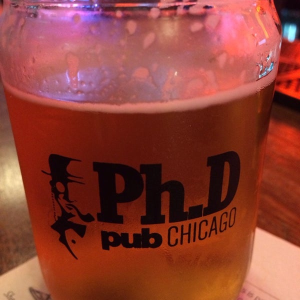 Das Foto wurde bei Ph.D Pub Chicago von Grace am 7/13/2014 aufgenommen
