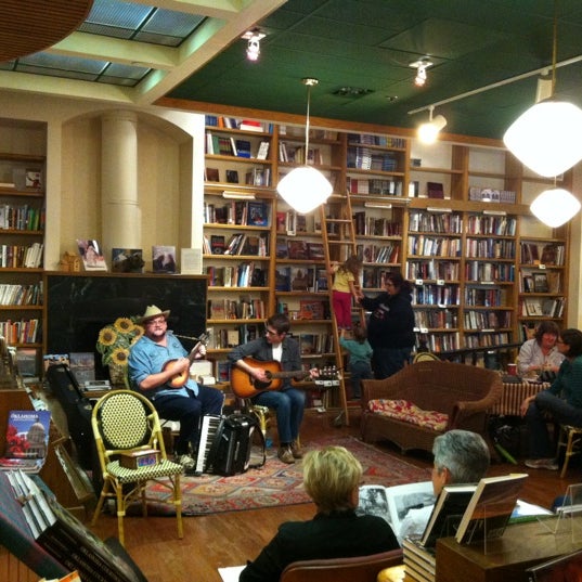 Photo taken at Full Circle Bookstore by Rusty M. on 9/15/2012