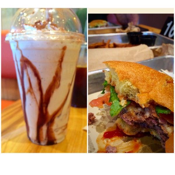 8/25/2015にRoseann L.がStandard Burgerで撮った写真