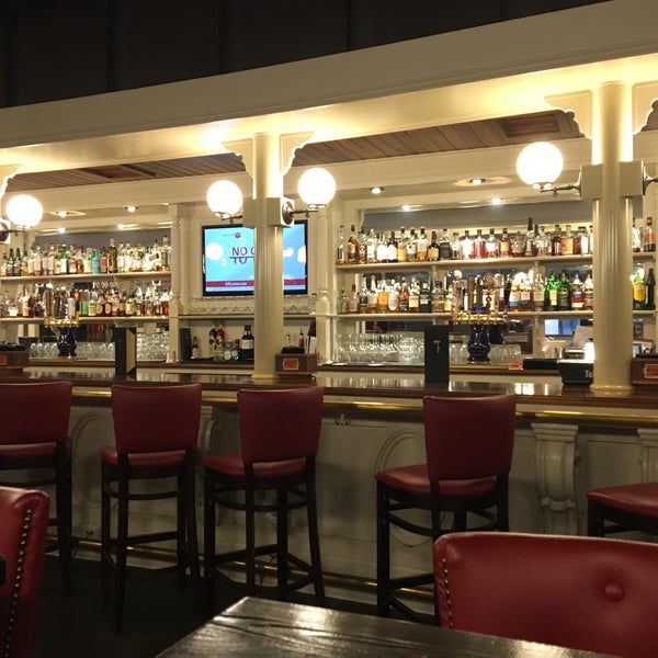Foto tirada no(a) Carrie Nation Restaurant &amp; Cocktail Club por Kate P. em 10/22/2016
