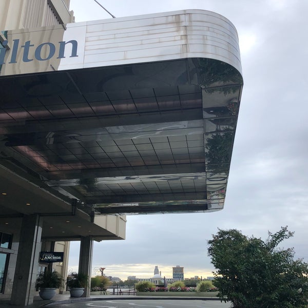 Foto tomada en Hilton Philadelphia at Penn&#39;s Landing  por Kate P. el 9/13/2019