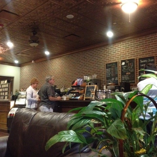 9/16/2012 tarihinde C H.ziyaretçi tarafından Roast Coffee &amp; Tea Trading Company'de çekilen fotoğraf