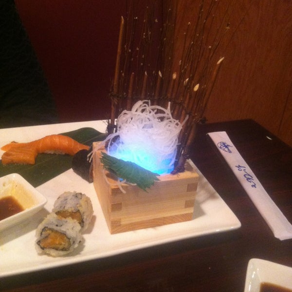 Foto tirada no(a) Chopstix Gourmet and Sushi Bar por Chino G. em 3/22/2013