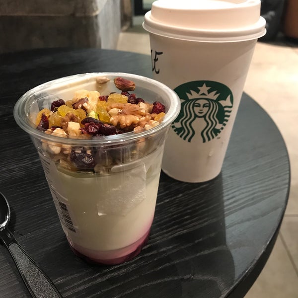 Das Foto wurde bei Starbucks von Marie V. am 8/31/2019 aufgenommen