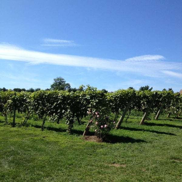 Foto diambil di Crossing Vineyards and Winery oleh Rebecca pada 8/25/2013