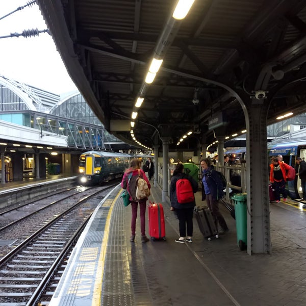 11/27/2017にTina J.がPaddington London Underground Station (Hammersmith &amp; City and Circle lines)で撮った写真