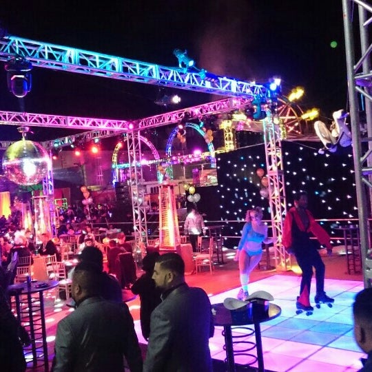 Foto scattata a Circus Disco da Tina J. il 1/1/2016