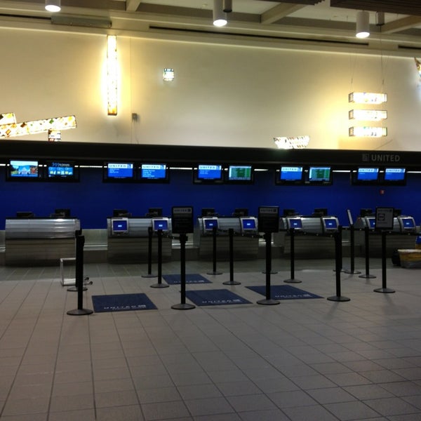 United Airlines Ticket Counter - Airport Service in Sacramento