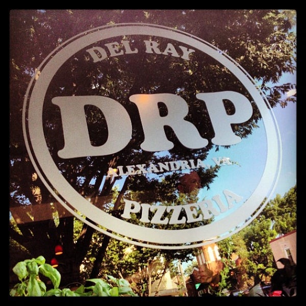 รูปภาพถ่ายที่ Del Ray Pizzeria โดย Rob M. เมื่อ 7/5/2013