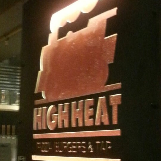 12/23/2012にTina T.がHigh Heat Burgers &amp; Tapで撮った写真