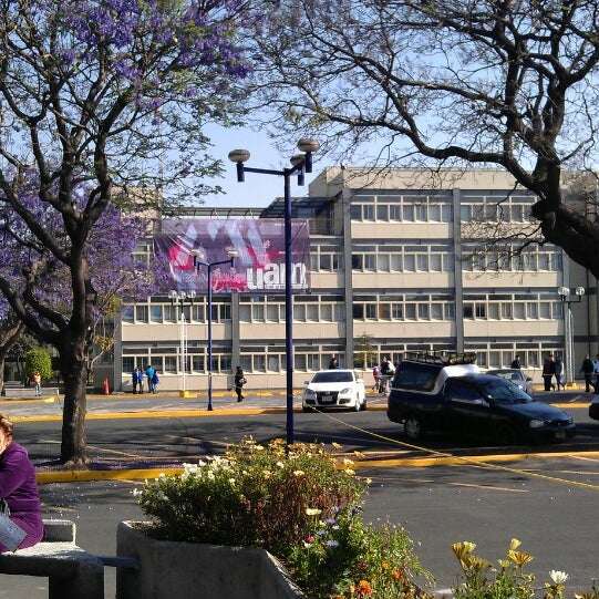 3/9/2013 tarihinde Andres A.ziyaretçi tarafından Universidad Autónoma Metropolitana-Xochimilco'de çekilen fotoğraf
