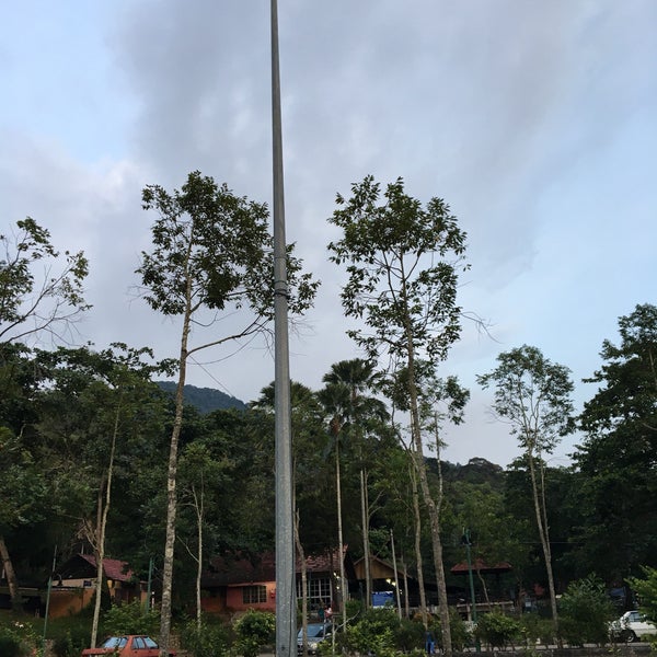 Photo taken at Gunung Lambak by 泰瑋 伍. on 7/3/2018