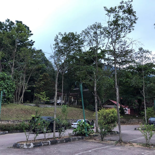 Photo taken at Gunung Lambak by 泰瑋 伍. on 10/15/2018