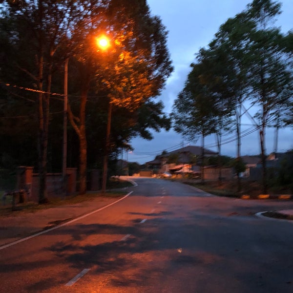 Photo taken at Gunung Lambak by 泰瑋 伍. on 10/11/2018