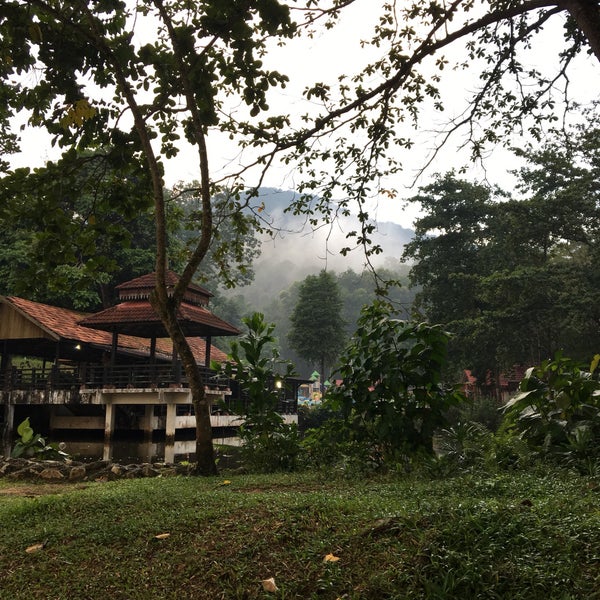 Photo taken at Gunung Lambak by 泰瑋 伍. on 7/23/2018