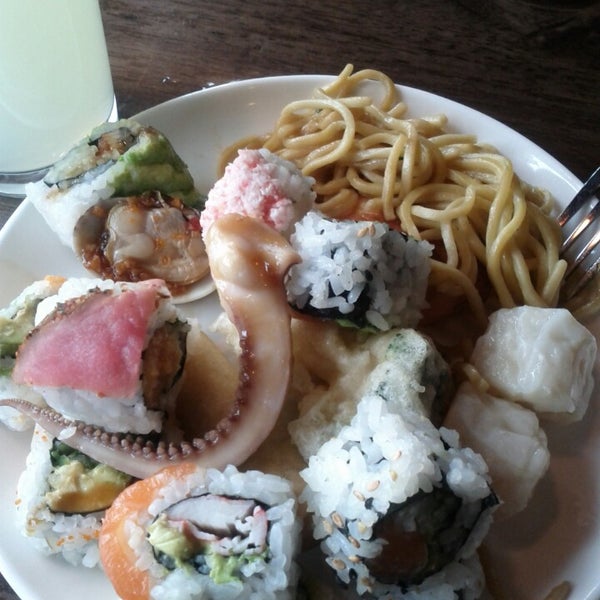 Photo taken at Kumo Ultimate Sushi Bar &amp; Grill Buffet by Bebo on 12/2/2013