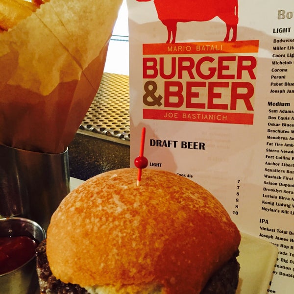 6/15/2015 tarihinde David S.ziyaretçi tarafından B&amp;B Burger &amp; Beer'de çekilen fotoğraf