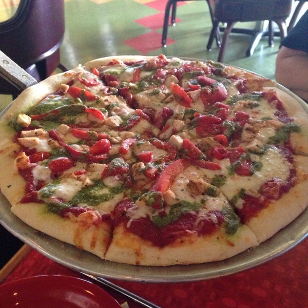 10/5/2013 tarihinde Johnny P.ziyaretçi tarafından Nona&#39;s Pizza N. Mesa'de çekilen fotoğraf