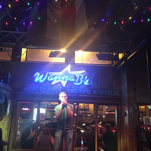 3/25/2017 tarihinde Deena B.ziyaretçi tarafından WannaB&#39;s Karaoke Nashville'de çekilen fotoğraf