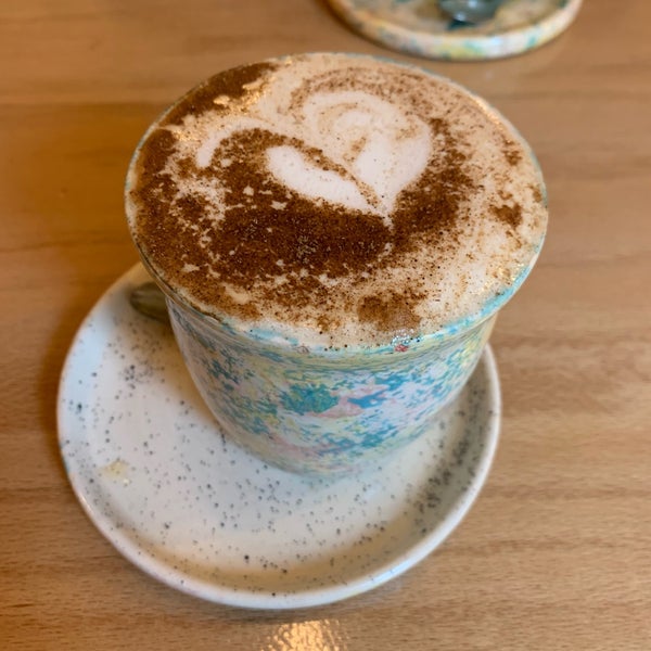 5/11/2019 tarihinde Deena B.ziyaretçi tarafından Aloha Café'de çekilen fotoğraf