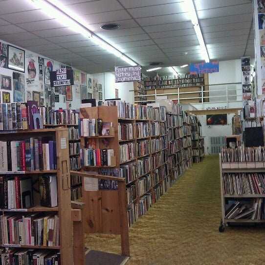 Foto tirada no(a) Recycled Books por Lexi Soffer em 10/12/2012
