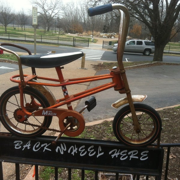 รูปภาพถ่ายที่ Bike Stop Cafe โดย Joshua H. เมื่อ 12/28/2012