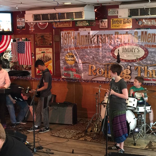 Foto scattata a Jimmy&#39;s Old Town Tavern da Mitch P. il 5/14/2016