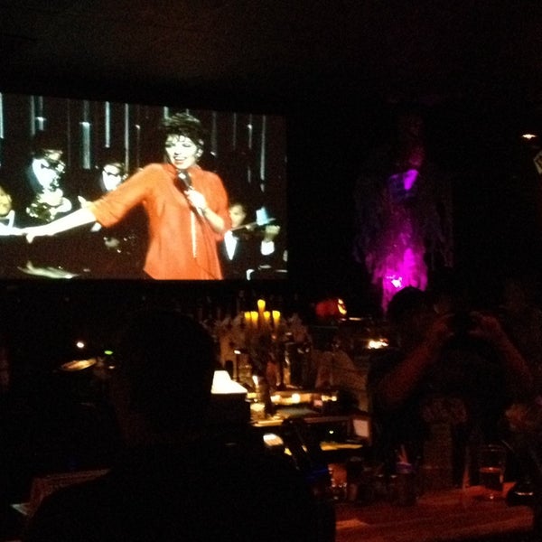 10/5/2013 tarihinde Doug C.ziyaretçi tarafından SpurLine The Video Bar'de çekilen fotoğraf