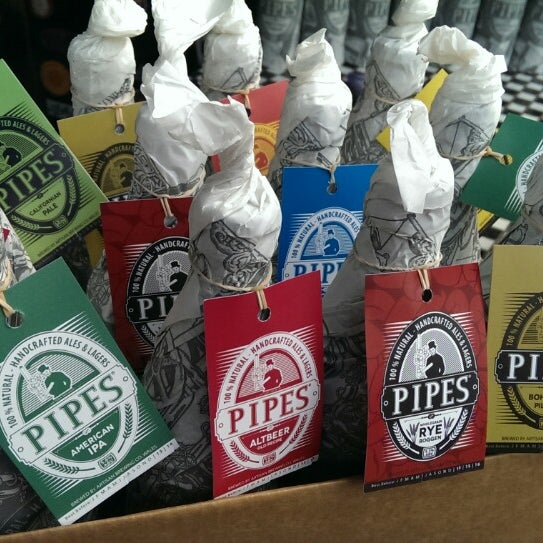 Photo taken at Pipes Beer by Plwm B. on 5/10/2014