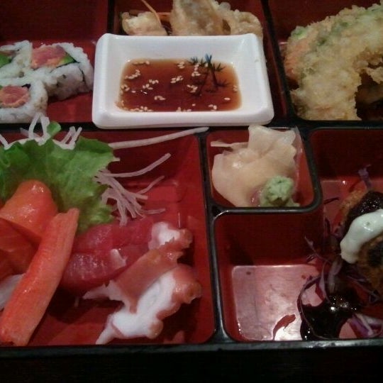 Das Foto wurde bei Oishi Japanese Restaurant von Tanya F. am 9/30/2012 aufgenommen