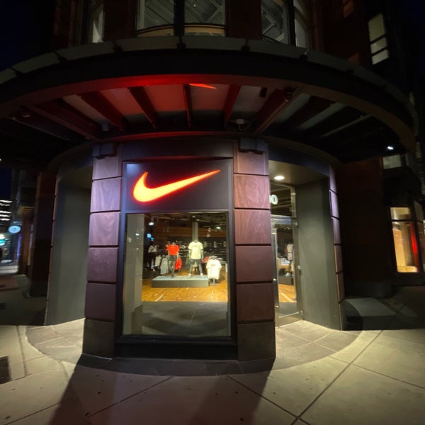 Nike Boston Back Bay East 200 Newbury St da foto raflar