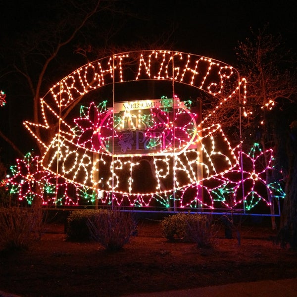 Снимок сделан в Bright Nights at Forest Park пользователем Caitlin K. 12/21/2012