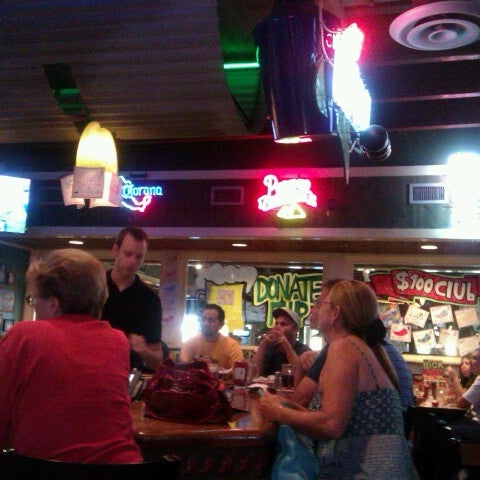 Photo taken at Chili&#39;s Grill &amp; Bar by Reggie S. on 9/17/2012