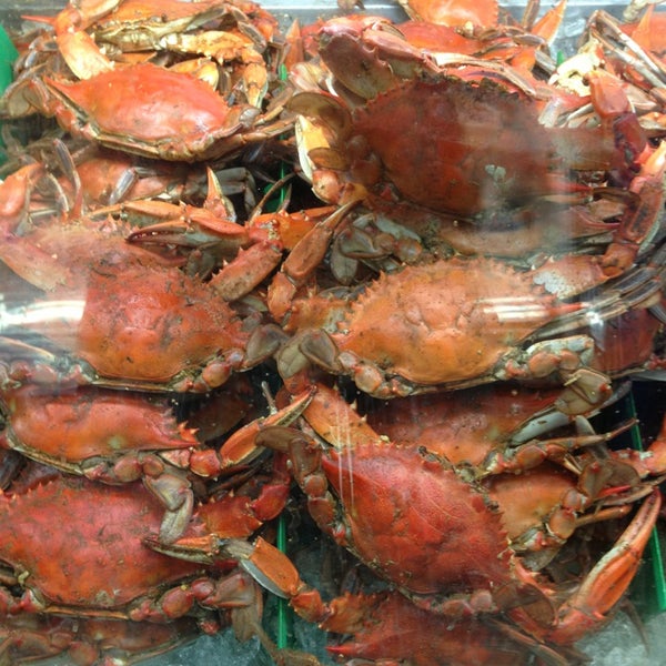 Foto scattata a Blue Claw Seafood &amp; Crab Eatery da Leo 👍👌 il 7/17/2013
