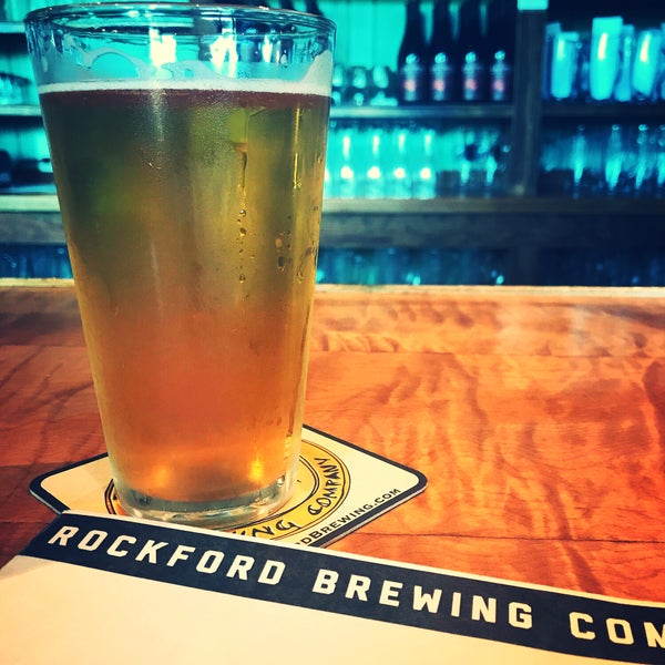 Foto tirada no(a) Rockford Brewing Company por Elise T. em 5/28/2018