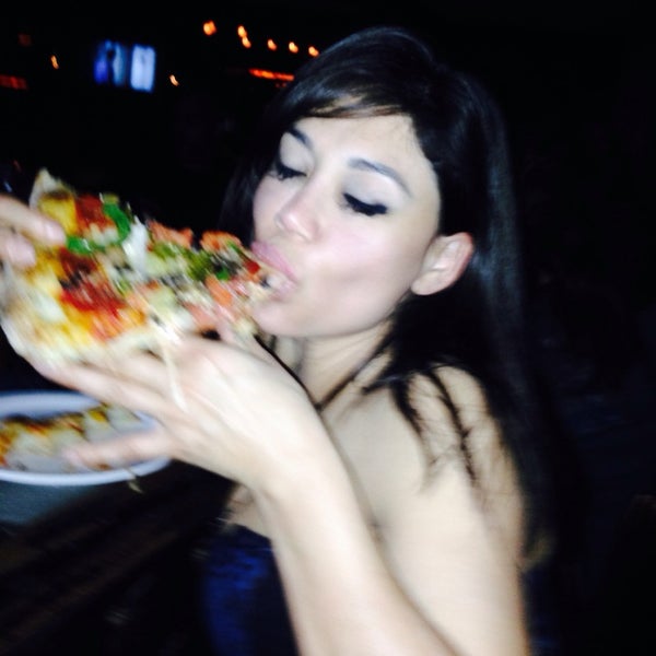 Das Foto wurde bei Carmine’s Italian Restaurant &amp; Bar von Vicky Aguilera💋 am 2/15/2014 aufgenommen