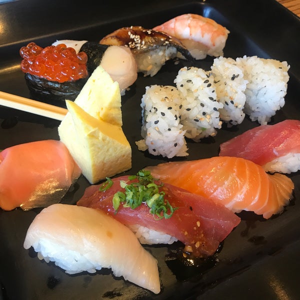 Das Foto wurde bei Gyotaku Japanese Restaurant - King Street von y0kS am 5/30/2017 aufgenommen