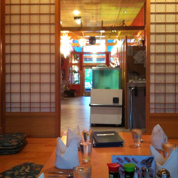 5/24/2013 tarihinde Mike M.ziyaretçi tarafından Eastland Sushi &amp; Asian Cuisine'de çekilen fotoğraf