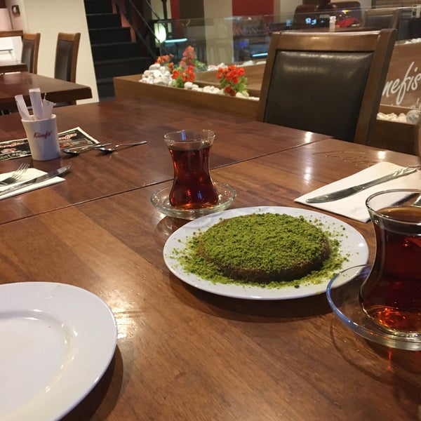รูปภาพถ่ายที่ Künefis โดย Berkan ⚓️ เมื่อ 5/15/2017