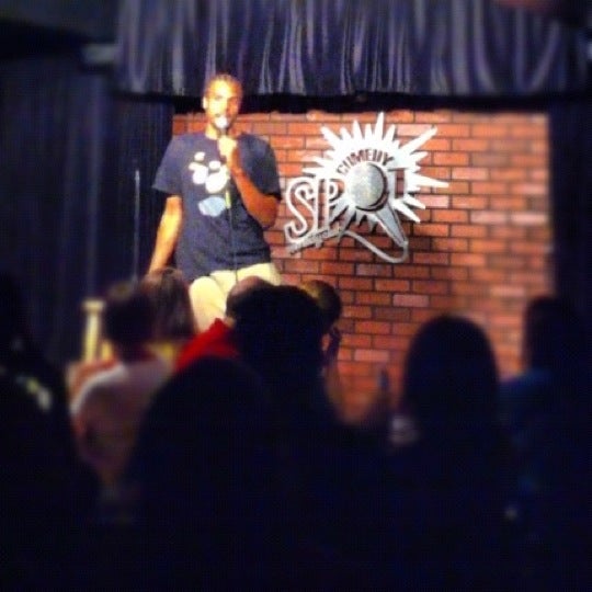 รูปภาพถ่ายที่ The Comedy Spot Comedy Club โดย Anyi Malik เมื่อ 10/28/2012